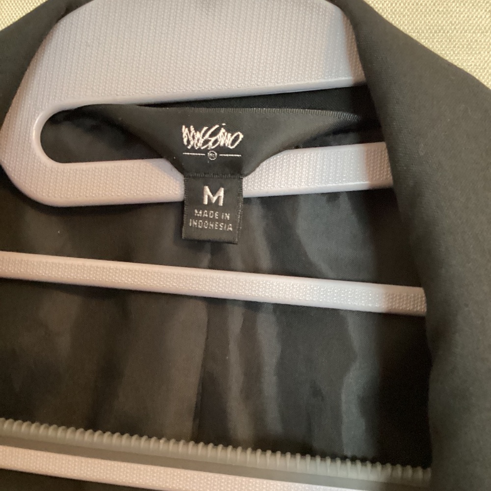 Black Jacket - Picture 5 of 7